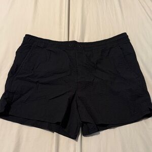 Nike 5” running shorts XXL. Great condition. Zipper pockets with drawstring